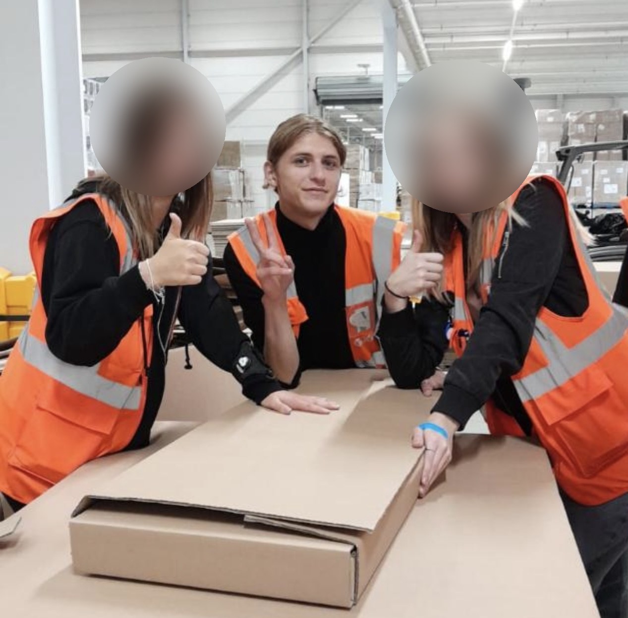 Oleksandr Natiahlyi während seiner Zeit in den Niederlanden; Gesichter anderer Personen sind unkenntlich gemacht